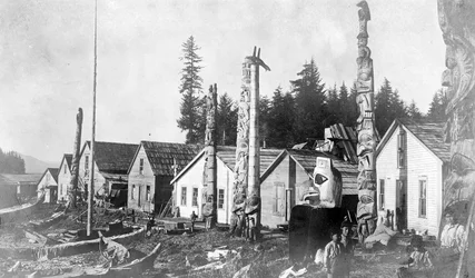 Indisches Dorf in Howkan, Alaska, 1896