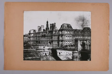 Fassade des ehemaligen Rathauses, Ansatz der Pont d