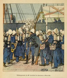 Der Krieg in Madagaskar - Anekdotische Geschichte der französischen Expeditionen von 1885-1895 von Henri Galli dit Galllichet, illustriert von Louis Bombled: Einschiffung des 40. Jägerbataillons in Marseille nach Madagaskar im Jahr 1895