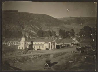 Landschaft mit Gebäuden