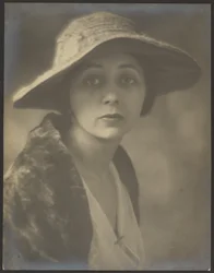 Porträt einer Frau im Pelz Capelet