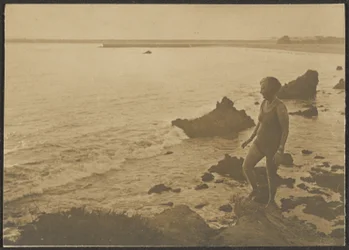 [Frau am Strand]