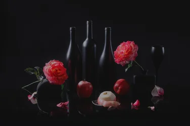 Elegantes Dunkles Stillleben