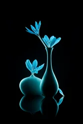 Leuchtend blaues Stillleben