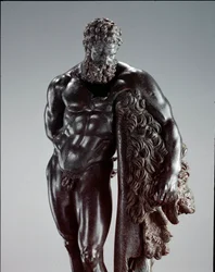 Griechische Kunst: „Ruhender Herakles“, Detail. Bronzeskulptur von Lysipp von Sikyon (395-305 v. Chr.), 4. Jahrhundert v. Chr. Aus dem Heiligtum des Hercules Curinus, Sulmona. Archäologisches Nationalmuseum, Chieti, Italien