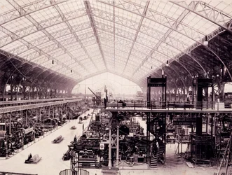 Die Maschinenhalle auf der Pariser Ausstellung, aus L