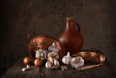 Rustikales Knoblauch-Stillleben