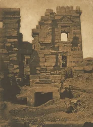 Seitenfassade des Gynäkons von Ramses-Meiamoun, Palast von Medinet-Habou, in Theben, 1849-50