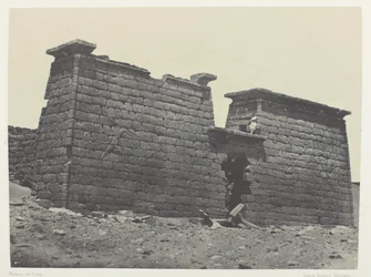 Hémi-Spéos De Séboua, Pylônes; Nubien, Tafel 98 aus dem Album "Egypte, Nubie, Palestine et Syrie" (1852)