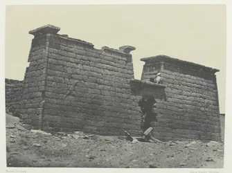 Hémi-Spéos De Séboua, Pylônes; Nubien, Tafel 98 aus dem Album "Egypte, Nubie, Palestine et Syrie" (1852)