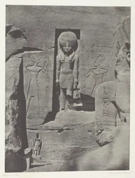 Ibsamboul, Skulpturen am Eingang des Spéos von Phrè, Nubien, Tafel 105 aus dem Album "Ägypten, Nubien, Palästina und Syrien" (1852)