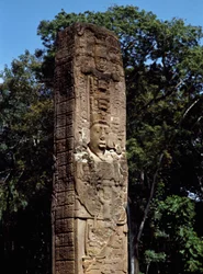 Detail der Stele E auf dem großen Platz