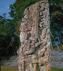 Stele H, Plaza de Ceremonias, 731 n. Chr.
