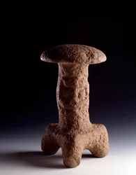 Präkolumbianische Kunst, Maya-Zivilisation, Klassik: Steinskulptur in Form eines Tripod-Pilzes. Aus Chimaltenango, Guatemala. Guatemala, Museo Nazionale di Archeologia e Etnologia