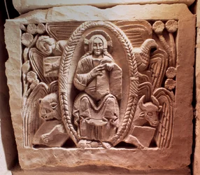 Merowingische Kunst: der Tetramorphe Christus. Unteres Relief des Grabes von Agilbert (7. Jahrhundert), Bischof von Paris
