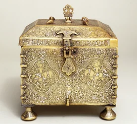 Mesopotamische Silber eingelegte Messingkassette mit Kombinationsschloss (Vorderansicht)