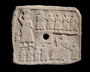 Mesopotamien: Flachrelief aus Kalkstein von Ur-Nanshe, König von Lagash. Sumerische Zeit. Aus Tello, Paris, Musée du Louvre - Gedenkrelief zum Bau eines religiösen Gebäudes durch Ur-Nanshe, König von Lagash, aus
