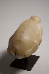 Zweiteiliges Gefäß in Form einer Ente (Alabaster)