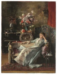 Junge Frau auf einem Sofa sitzend