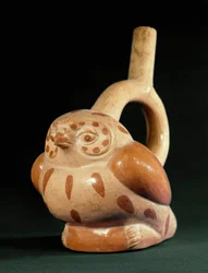 Präkolumbianische Kunst, Mochica-Kultur: Terrakotta-Vase in Form einer Eule. 100 v. Chr.-800 n. Chr. Lima, Nationalmuseum für Anthropologie und Archäologie, Peru