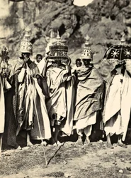 „Ein Imperium aufbauen“ im faschistischen Zeitalter: eine Gruppe abessinischer Priester, 09/05/1936