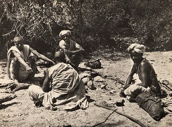 „Ein Imperium aufbauen“ im faschistischen Zeitalter: eine Gruppe von Nomaden ruht sich aus, 09/05/1936