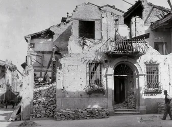 Die Bombardierungen von Sermide: Ein schwer beschädigtes Haus im Zweiten Weltkrieg