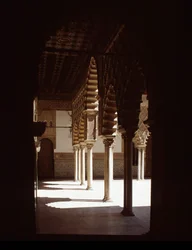 Mudéjar-Kunst: Blick auf den Hof der Damen (Patio de las Doncellas)