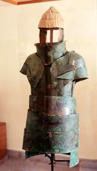 Kürass und Eberzahnhelm