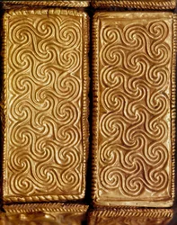 Mykenische Kunst: Detail einer mit Blattgold bedeckten und mit Spiralen verzierten Holzkassette aus Grab V, Mykene, 16. Jahrhundert v. Chr., Athen, Archäologisches Nationalmuseum