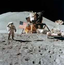 Astronaut James Irwin 1930-1991 grüßt auf dem Mond, 1971