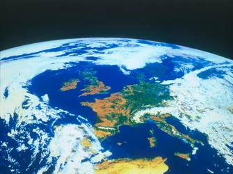 Erde aus dem Weltraum - Europa von einem Satelliten gesehen, ca. 1980er Jahre