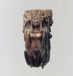 Fächer- oder Fliegenwedelgriff in Form von vier weiblichen Figuren, ca. 8.-7. Jahrhundert v. Chr. (Elfenbein)