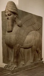 Menschenköpfiger geflügelter Löwe (Lamassu), um 883-859 v. Chr.