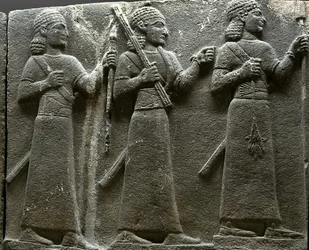 Relief, das hethitische Hofbeamte darstellt, aus der Türkei
