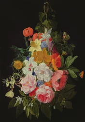 Ein Blumenstrauß aus Rosen und anderen Blumen, der an einem Nagel hängt