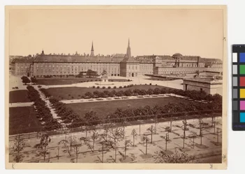 1., Burg - Heldenplatz - Blick gegen den Leopoldinischen Trakt der Hofburg