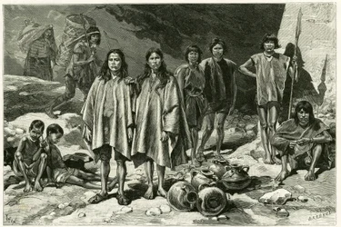 Typen von Indianern der Kordilleren von Ecuador, links im Hintergrund Yumbos von Nanegal, im Vordergrund Lojanos, in der Mitte ein Paar Zaparos, rechts Jivaros-Krieger. Gravur von Tofani, basierend auf Dokumenten, zur Illustration der Geschichte