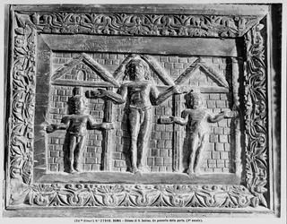 Detail der Kreuzigung von der Tür, die Szenen aus dem Alten und Neuen Testament darstellt