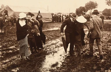 Gäste bei den Festlichkeiten einer Fuchsjagd in Capannelle, nahe Rom, 22/02/1915