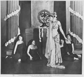 Mata Hari bei einem Auftritt im Musée Guimet, Paris, 13. März 1905