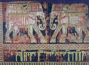 Elefanten und Inschrift des türkischen Generals Abu Mansur Bukhtegin, Seidenstoff aus dem Iran im 10. Jahrhundert, Detail