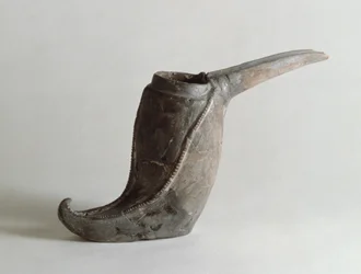 Gefäß in Form eines Stiefels, aus Kaluraz, Gilan, Iran, ca. 1. Jahrtausend v. Chr.