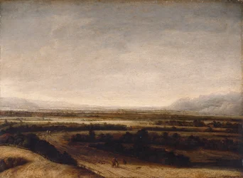 Flache Landschaft mit Blick auf ferne Hügel