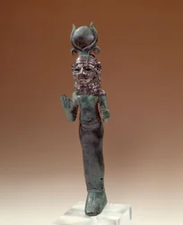 Orientalische Antiquitäten: Phönizische Göttin. Statuette aus Bronze und Silber. 700-600 v. Chr. Paris, Louvre Museum