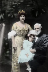 Australische Sängerin Nellie (Nelly) Melba (1861-1931) mit ihrem Vater und einem unbekannten kleinen Mädchen. Melbourne, frühes 20. Jahrhundert