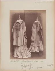 Albumseite: House of Worth, Mantel