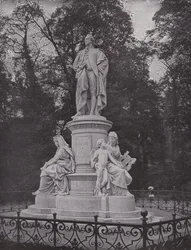 Im Tiergarten, Goethe-Denkmal