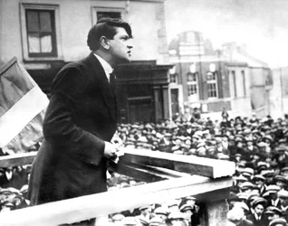 Letztes Foto des irischen Politikers Michael Collins während seiner Rede vor dem Komitee von Skibbereen, März 1922
