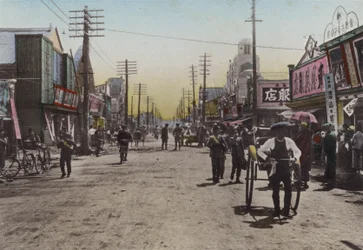 Japan, ca. 1912: Theaterstraße, Yokohama